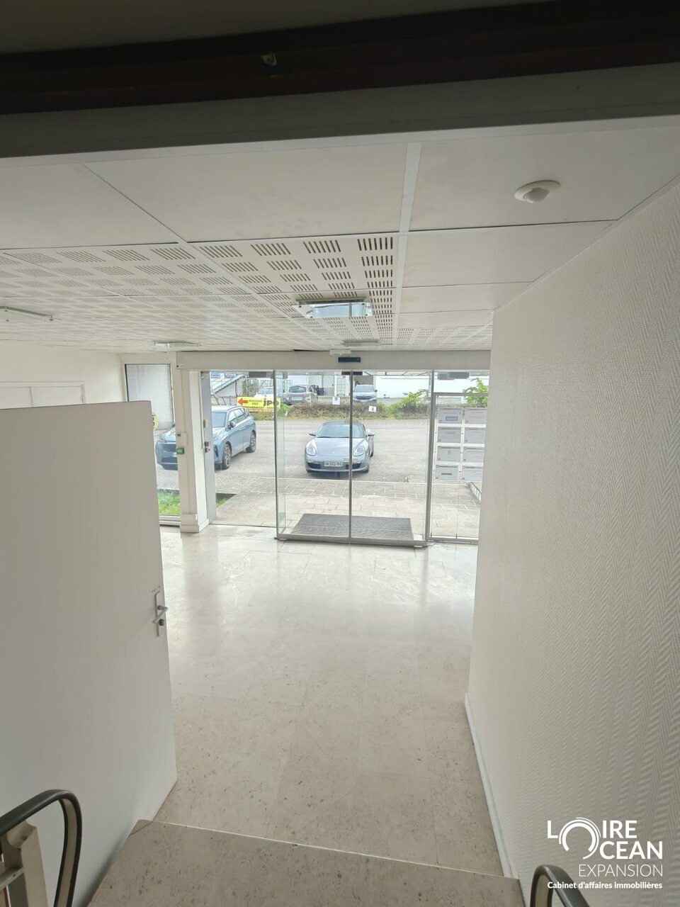 Bureaux PMR avec ascenseur – Visibilité exceptionnelle Route de Paris – R+2
