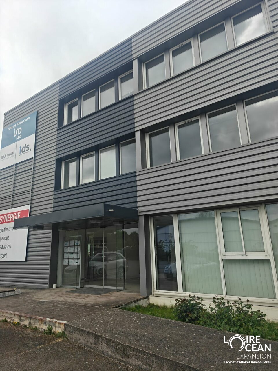 Bureaux PMR avec ascenseur – Visibilité exceptionnelle Route de Paris – R+2