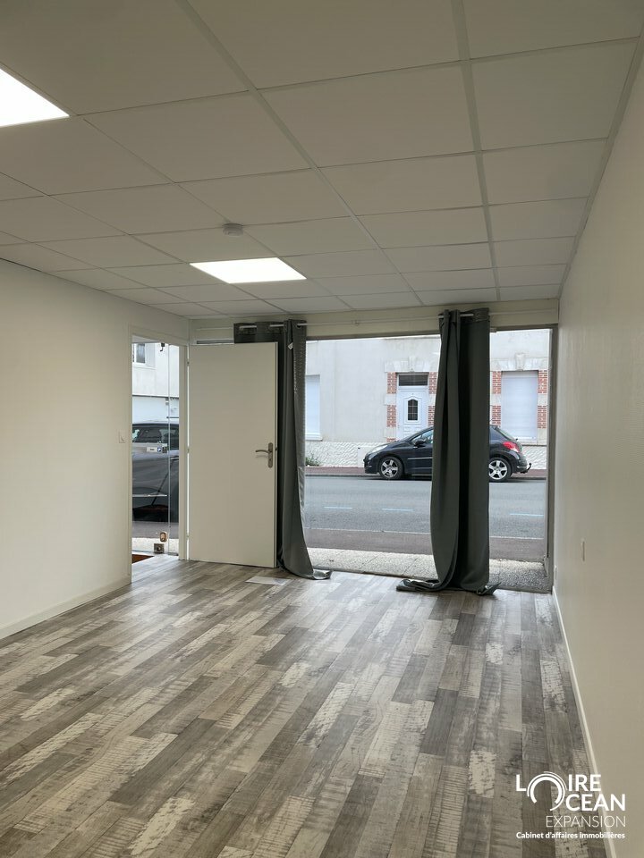 Local commercial loué  Centre-ville de Challans  Investissement sécurisé