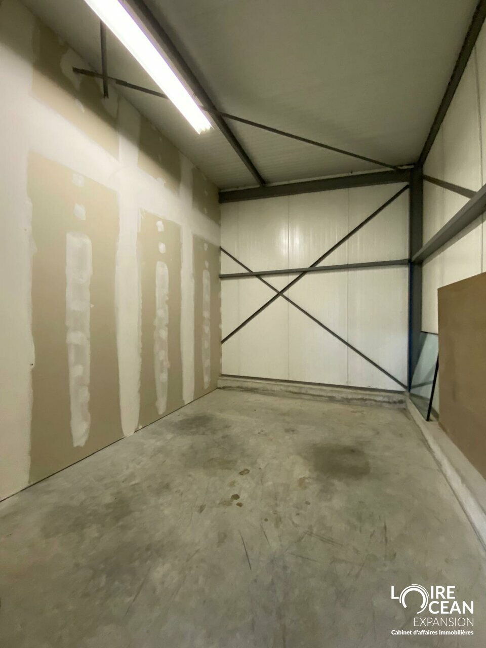 A VENDRE BATIMENT INDEPENDANT