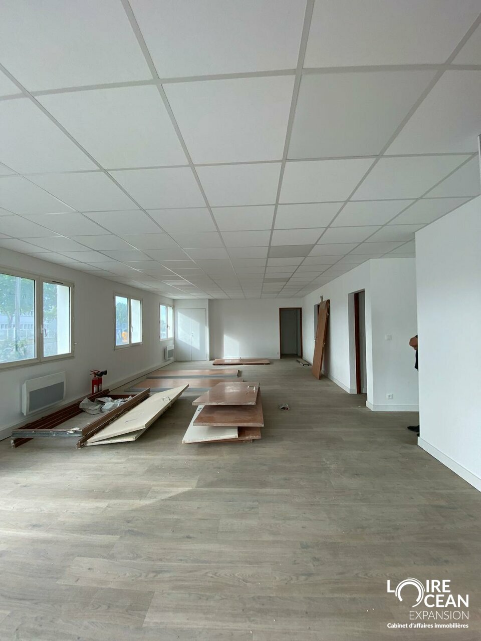À louer  Bâtiment indépendant de 500 m² avec stockage et bureaux