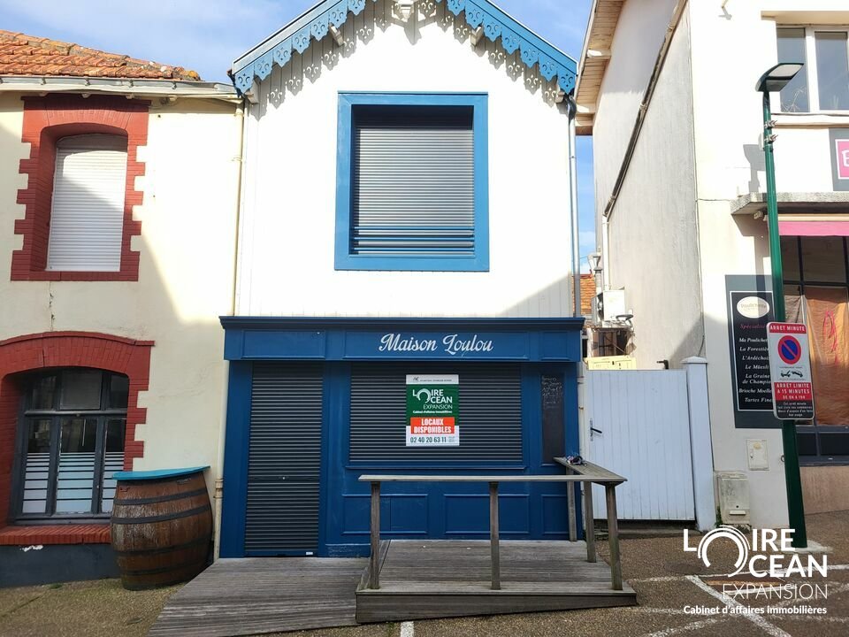 LOCAL COMMERCIAL CENTRE VILLE DE PREFAILLES !
