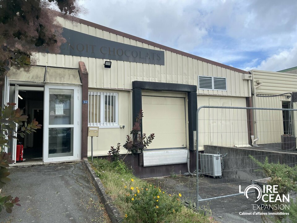 LES PONTS-DE-CÉ (49130)  BÂTIMENT D&rsquo;ACTIVITÉS DE 462 M²