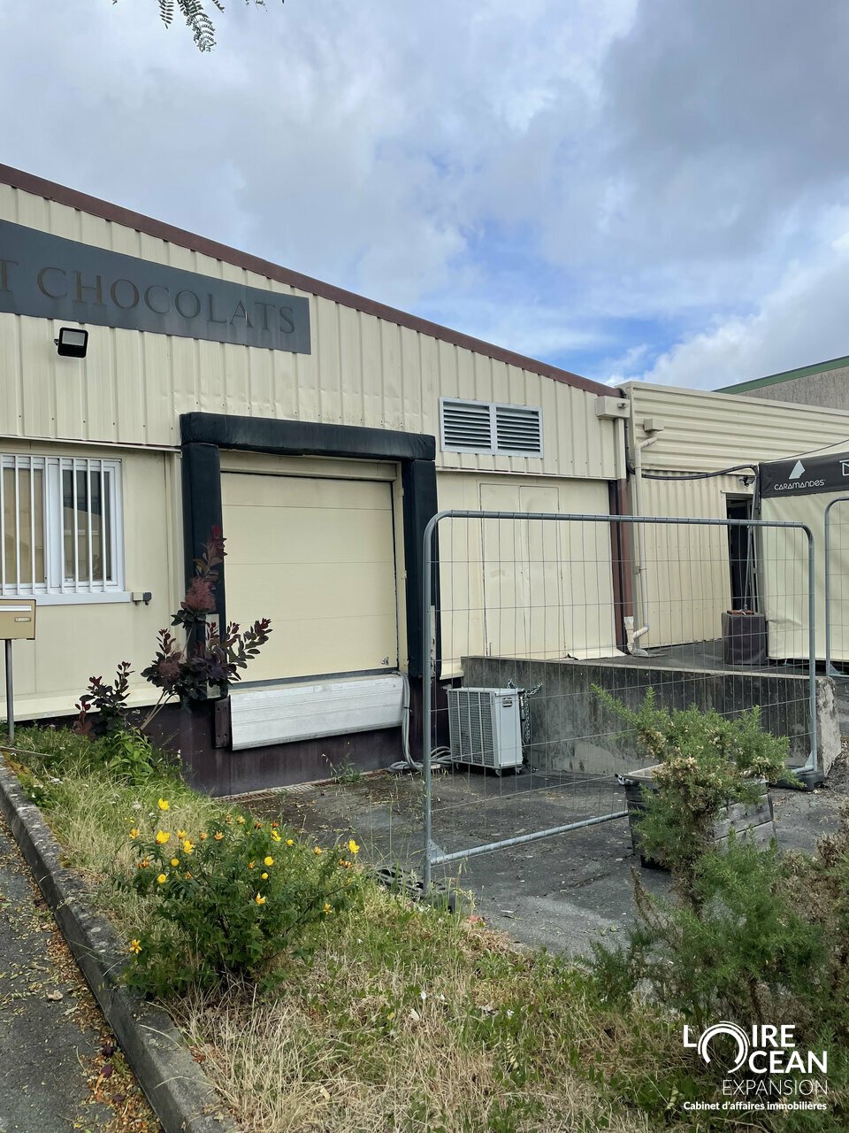 LES PONTS-DE-CÉ (49130)  BÂTIMENT D&rsquo;ACTIVITÉS DE 462 M²