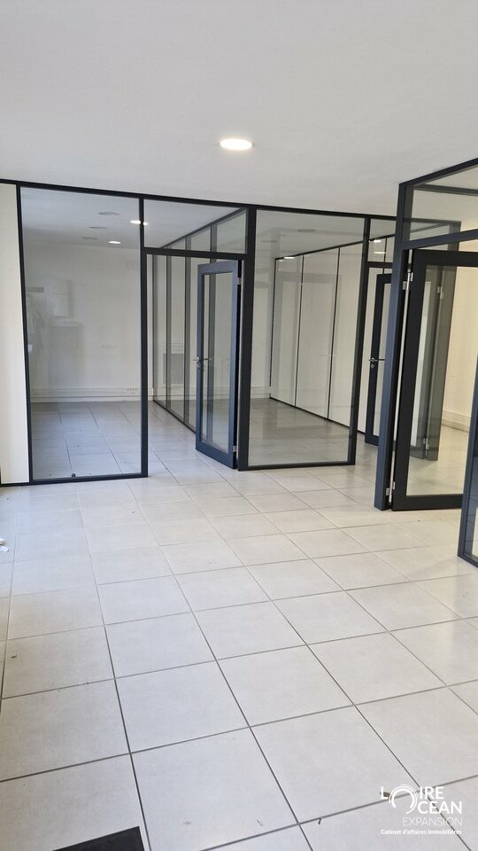 A LOUER – LOCAL COMMERCIAL – GUERANDE PROXIMITE IMMEDIATE DES REMPARTS