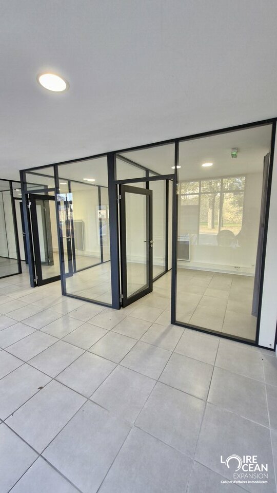 A LOUER – LOCAL COMMERCIAL – GUERANDE PROXIMITE IMMEDIATE DES REMPARTS