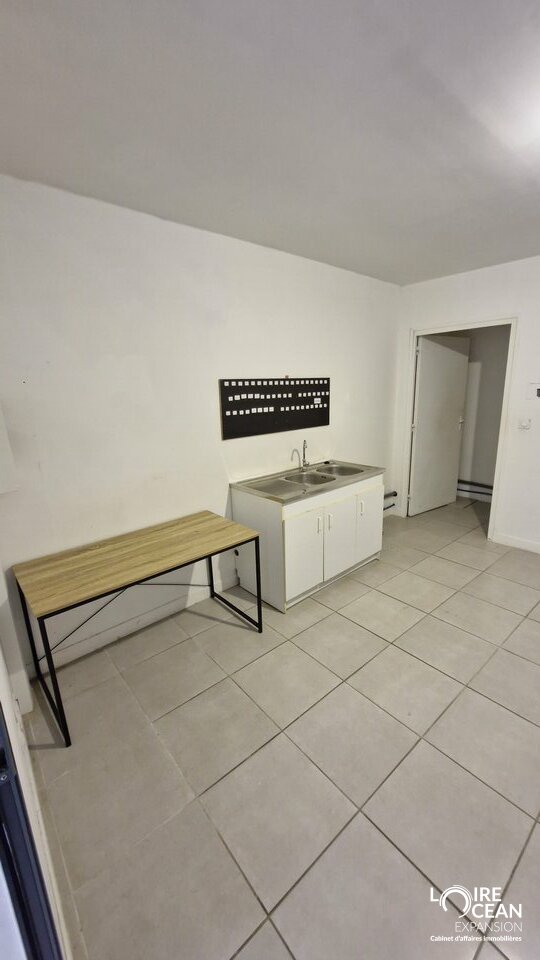 A LOUER – LOCAL COMMERCIAL – GUERANDE PROXIMITE IMMEDIATE DES REMPARTS