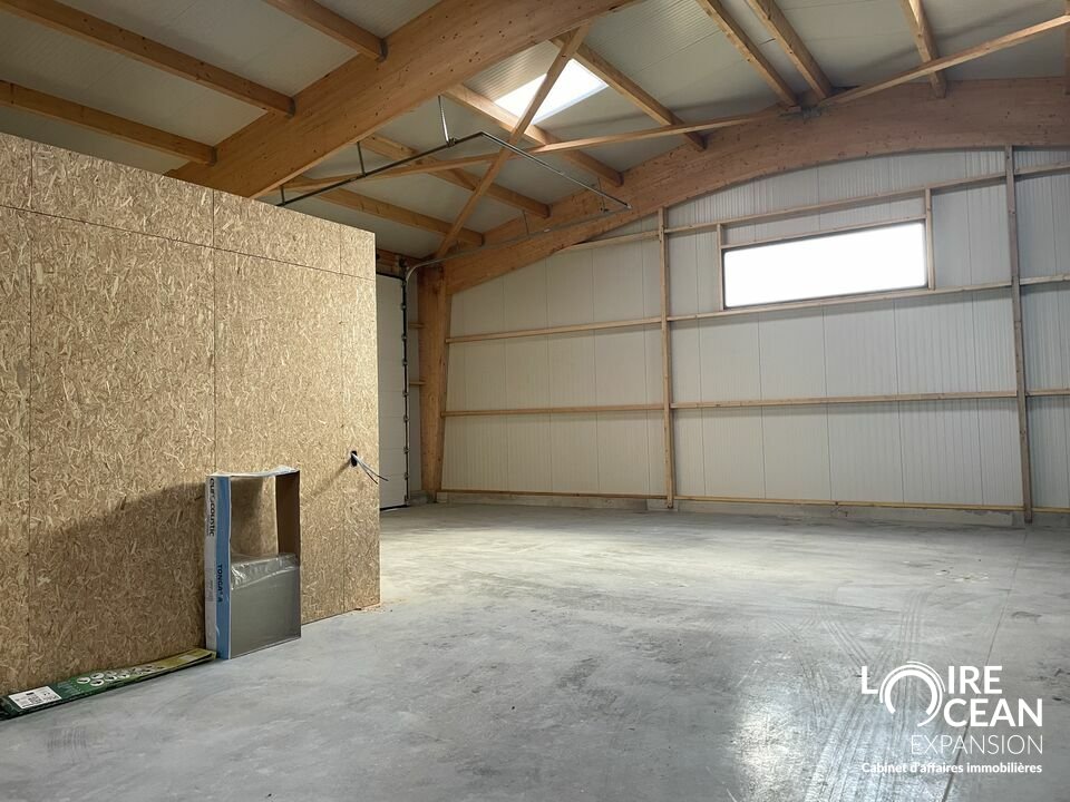 À louer – Locaux d&rsquo;activité de 250 m² à 500 m² modulables à La Chapelle Basse Mer.