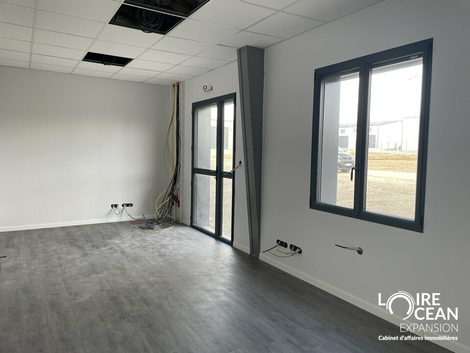 À louer – Locaux d&rsquo;activité de 250 m² à 500 m² modulables à La Chapelle Basse Mer.