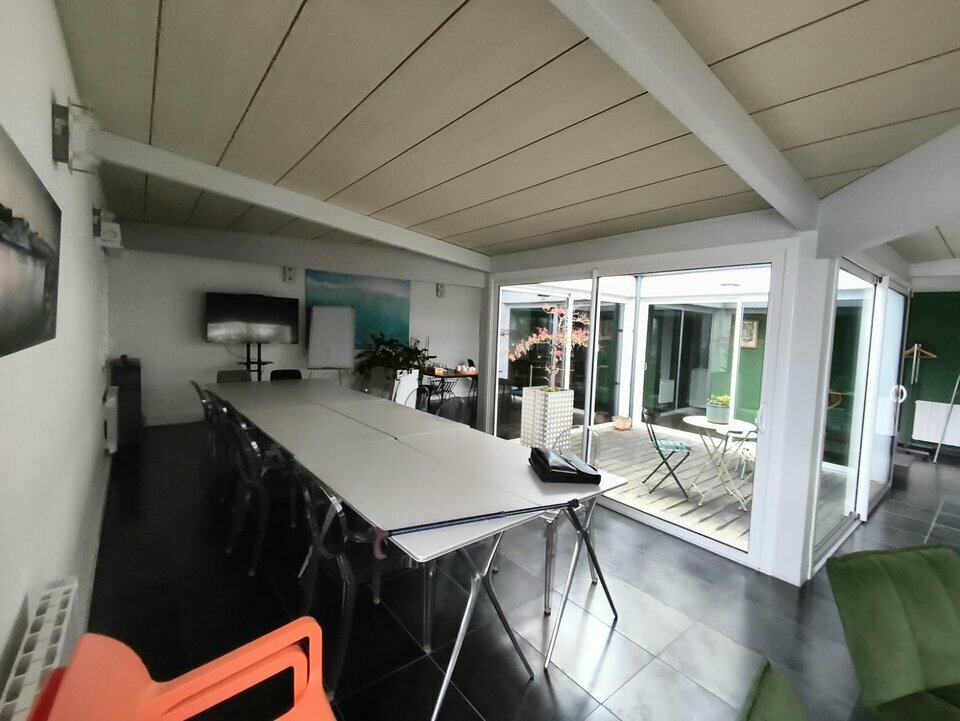 Bureaux 120 m²  Bord de Loire  Terrasse 40 m²  Visibilité axe passant
