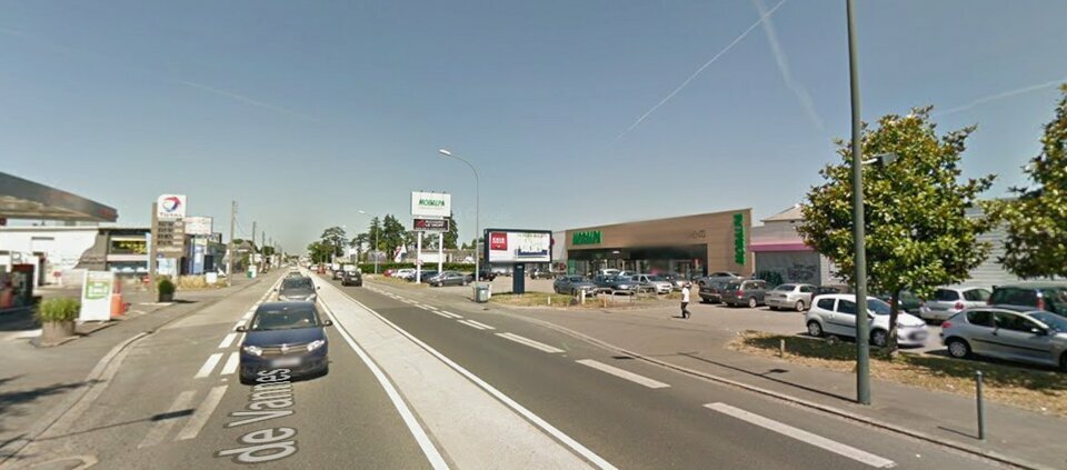 DANS ZONE  COMMERCIALE PRENIUM ROUTE DE VANNES NANTES