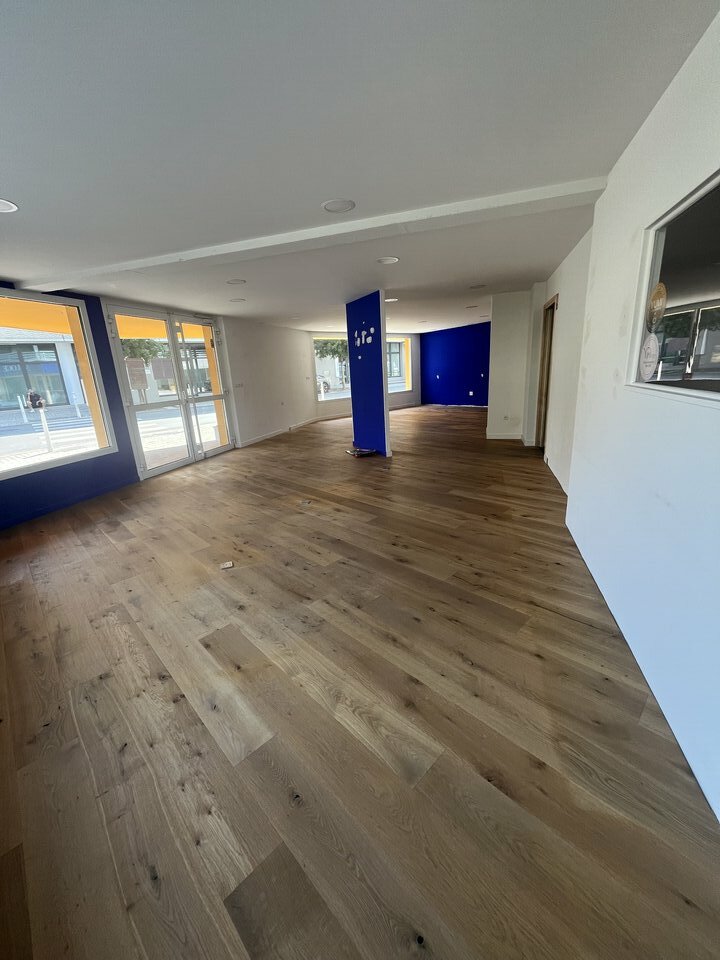 LOCAL COMMERCIAL EN ANGLE A LOUER LA BAULE
