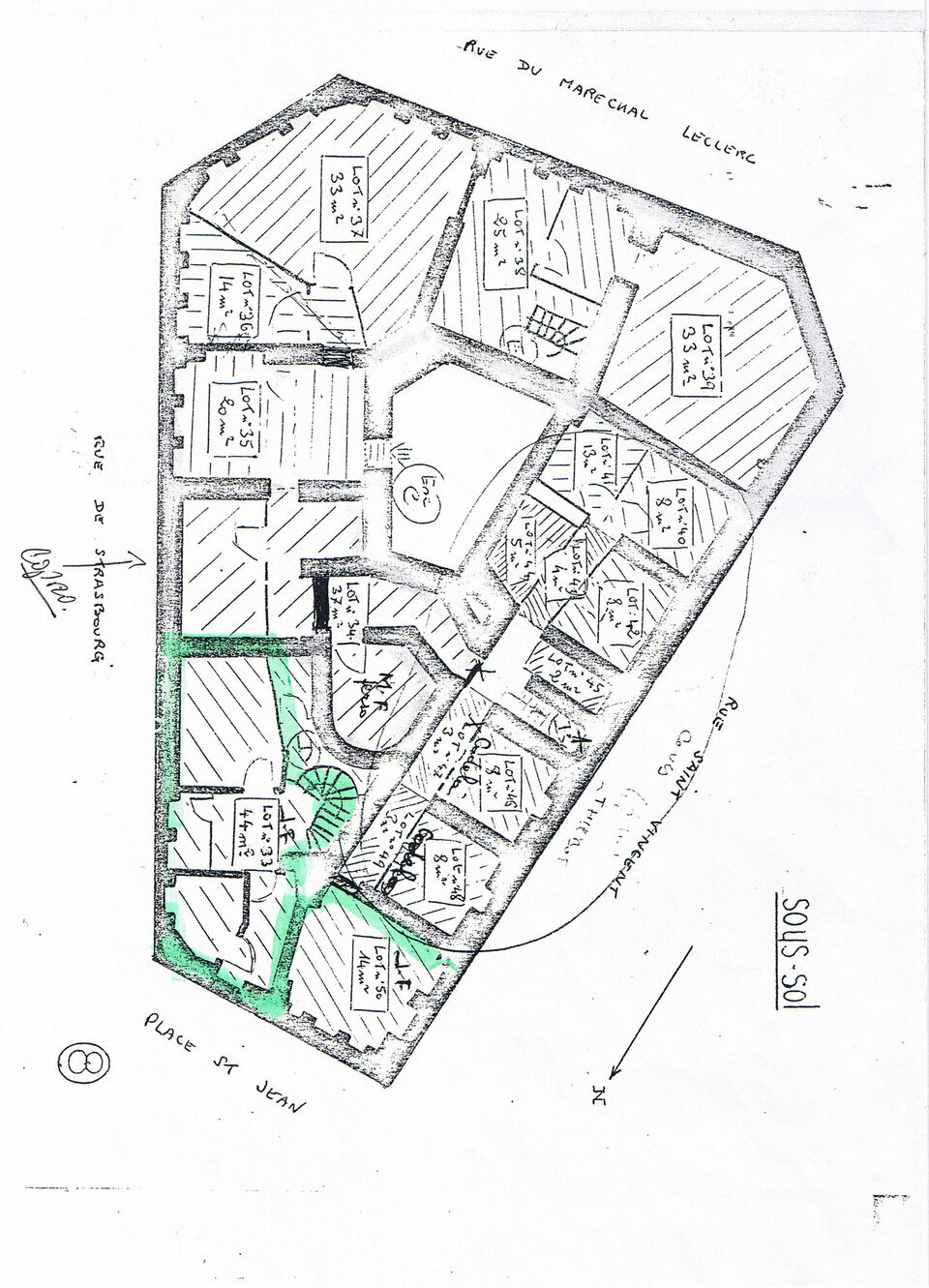 Local commercial de 80 m² à fort potentiel  Proche mairie et château