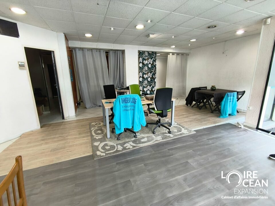 Local commercial 104 m² – Centre Bourg Saint-Herblain – Grande vitrine