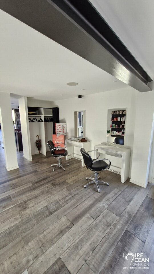 LOCAL COMMERCIAL D&rsquo;ANGLE – A LOUER – BOURG D&rsquo;HERBIGNAC