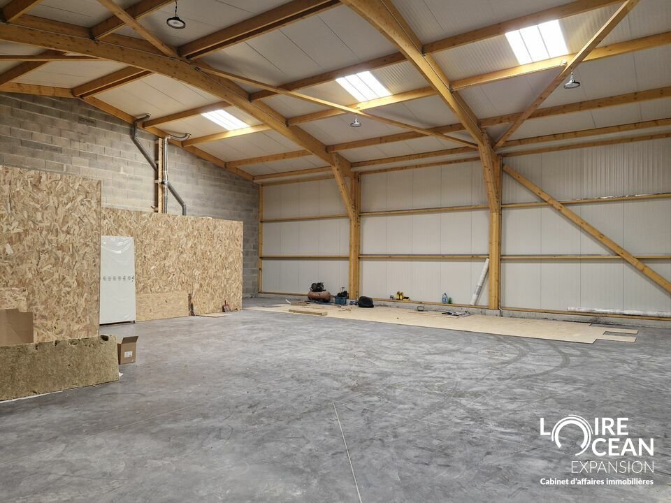 LOCAL D&rsquo;ACTIVITE – ENTREPOT NEUF, ZONE DU BUTAI  A CHAUMES EN RETZ !