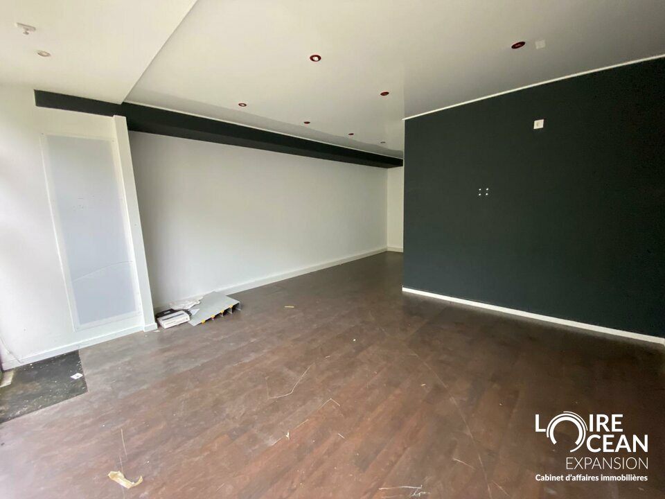 À LOUER  Local commercial 70,81 m²  Quartier des Halles