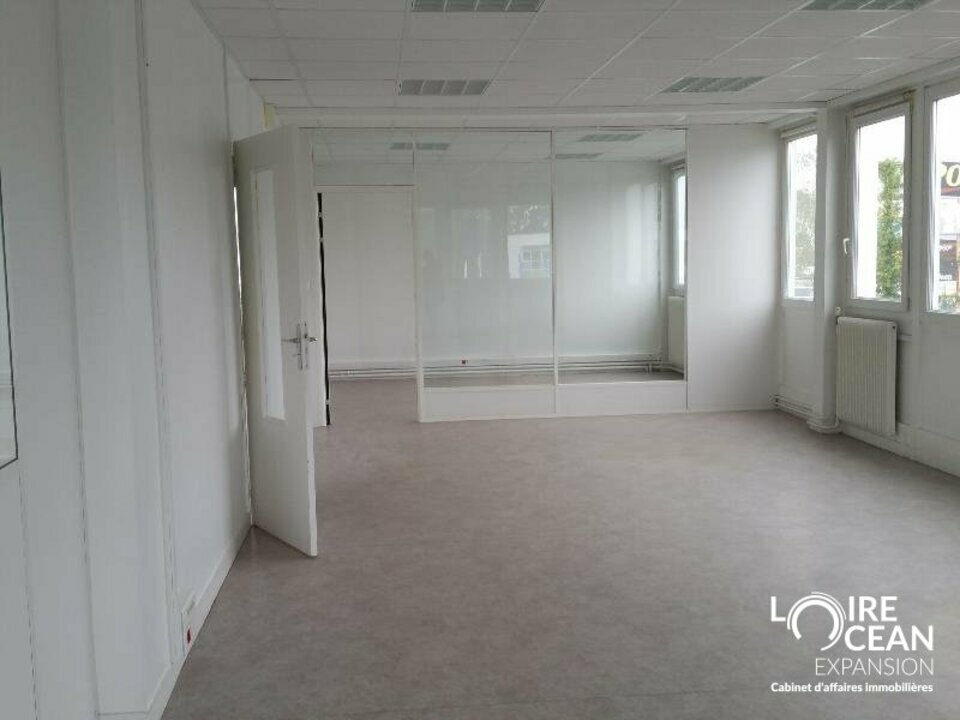 Bureaux PMR avec ascenseur – Visibilité exceptionnelle Route de Paris R+1