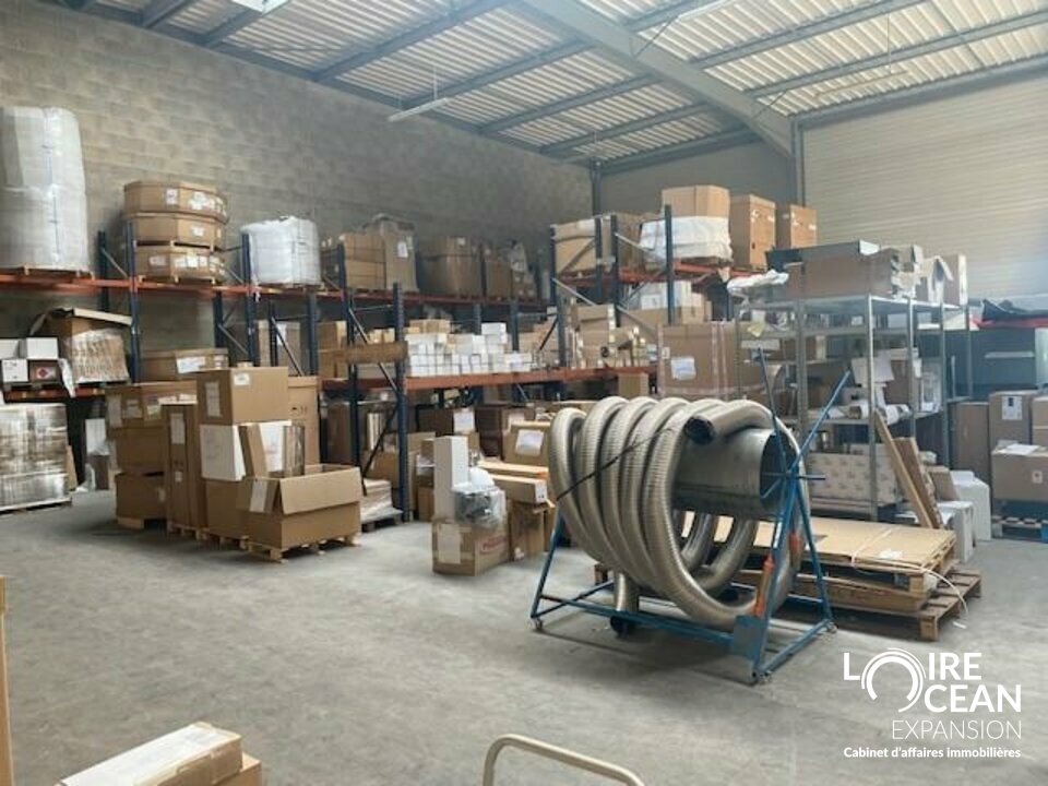 À louer  Local idéal pour production & stockage, au cur d’une zone artisanale dynamique de Cholet

Implanté dans un environnement fonctionnel et bien desservi, ce bâtiment offre une solution idéale pour des activités de fabrication, artisanat.