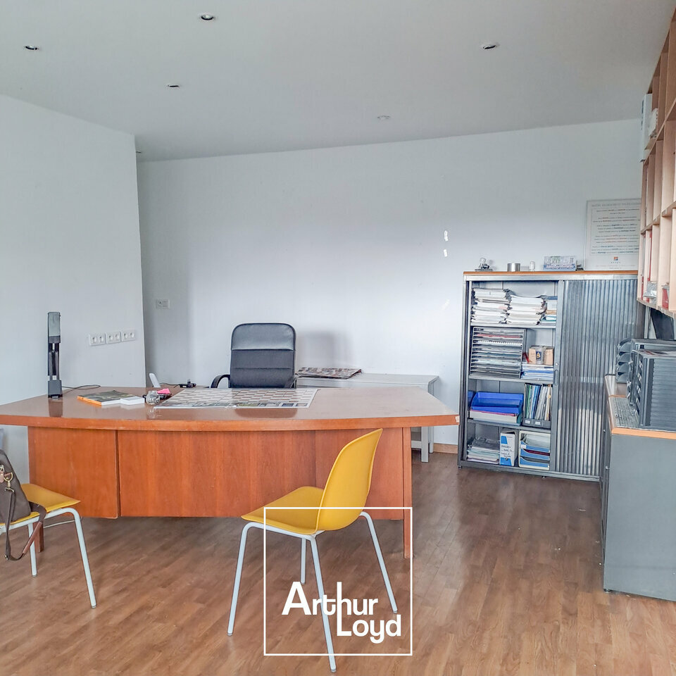 A louer Bureaux 83m² Saint-Sornin-Lavolps