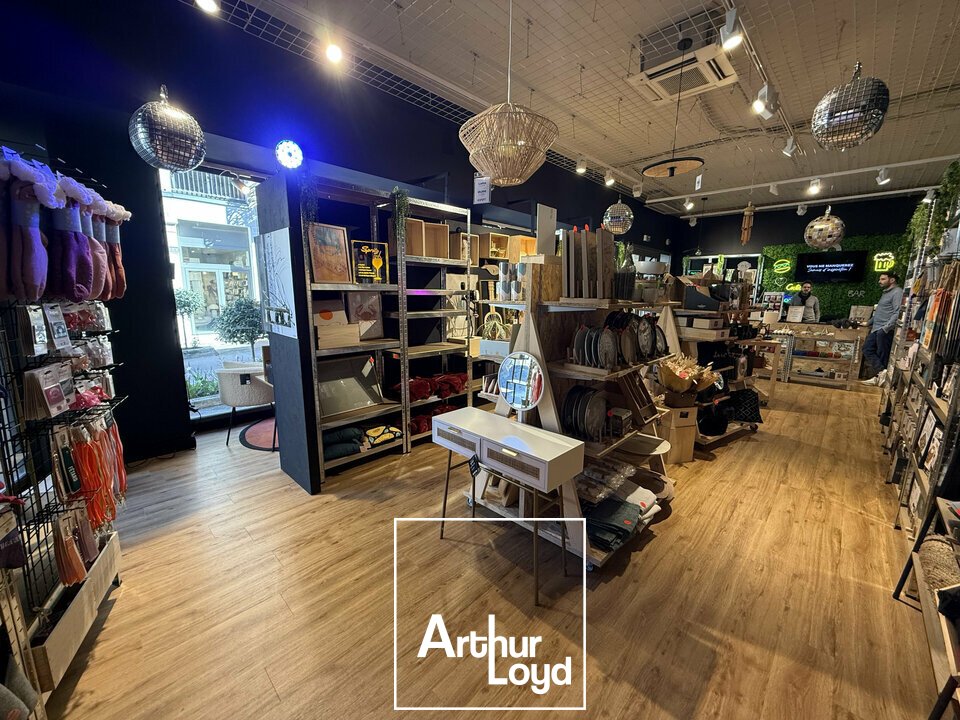 Local commercial - Emplacement N°1centre ville - Brive