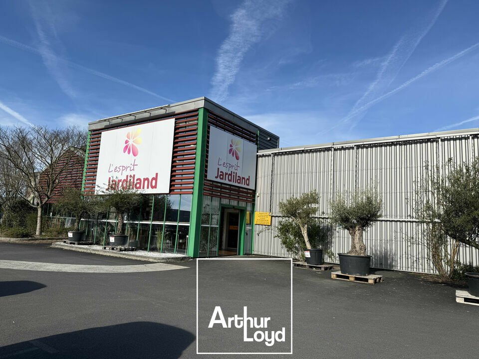 Local commercial très grande surface 3 500m2 - Terrasson