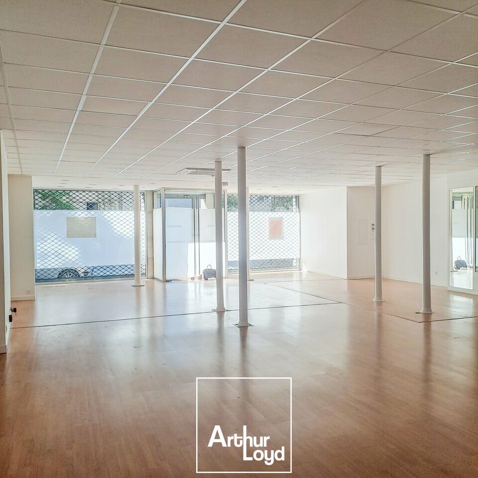 Local - 150 m² à louer  Brive-la-Gaillarde, axe passant