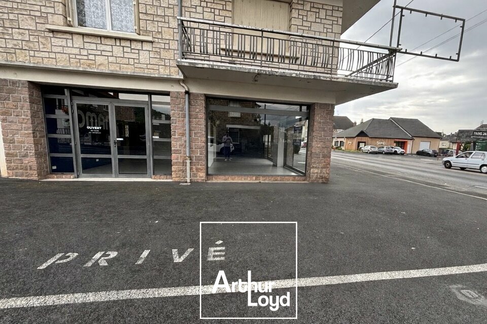 A LOUER Local Commercial de 100m2 à Brive-Parking-Forte Visibilité