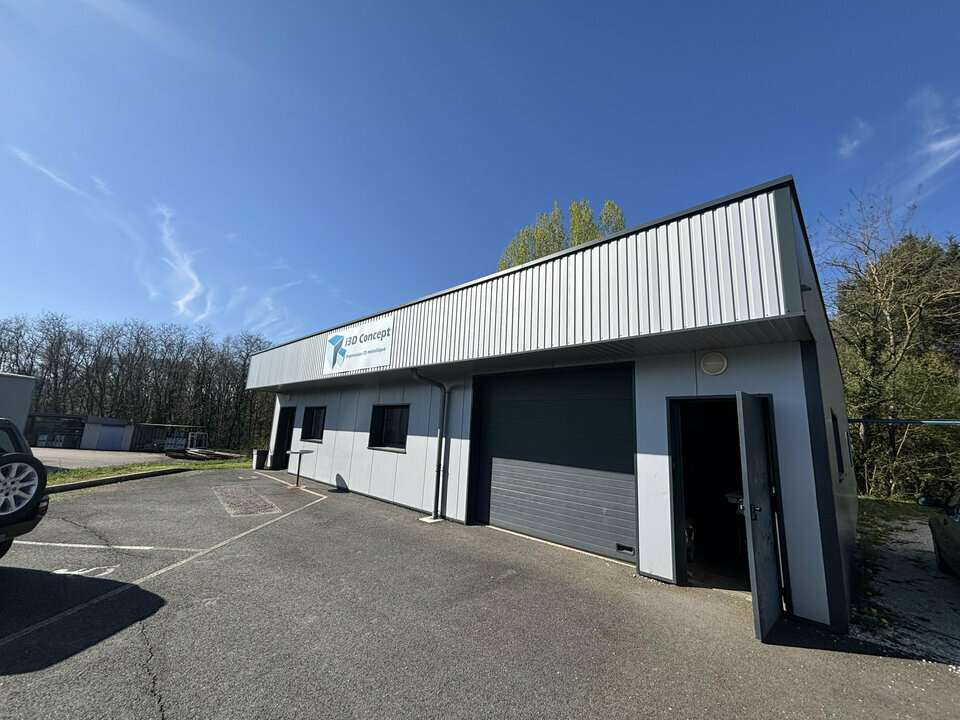 Donzenac-Local d'activité-parking-180m2
