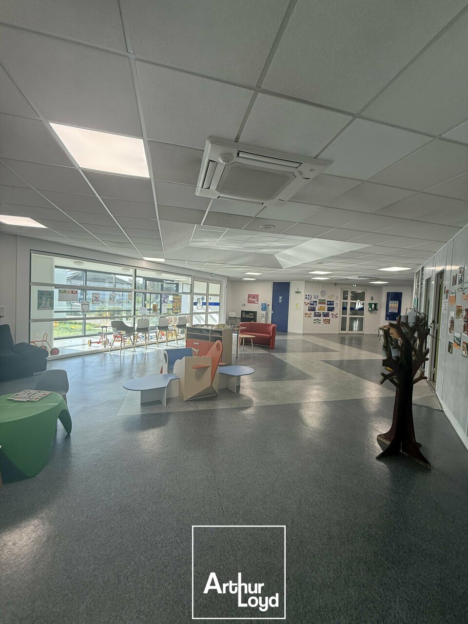 vaste bureaux PMR - plain-pied - parking - quartier stadium 