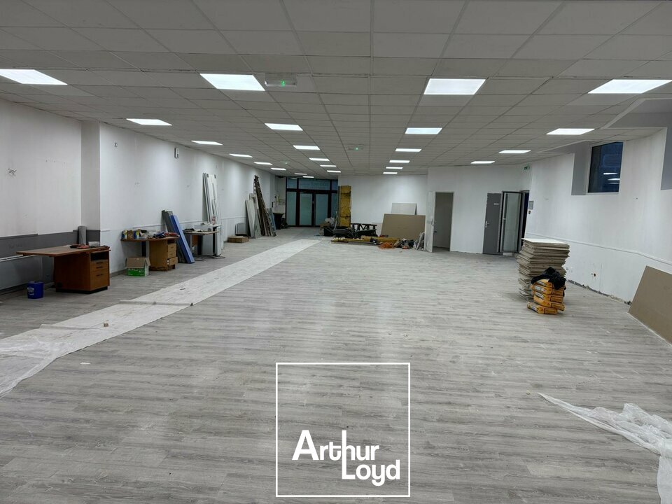 A louer Local commercial  275m² Brive-la-Gaillarde