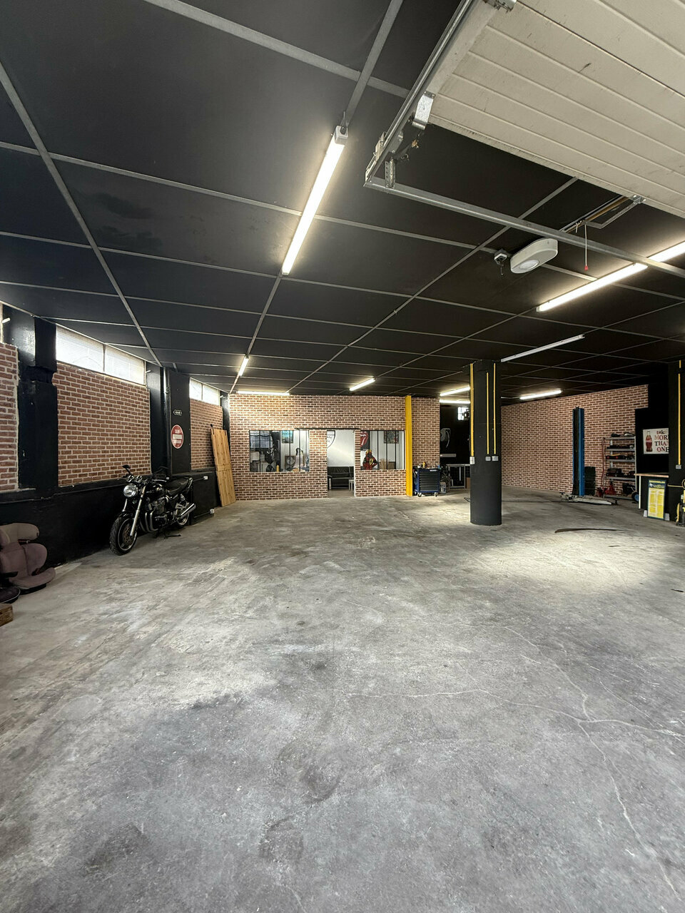 A vendre Locaux d'activité 323m² Brive-la-Gaillarde