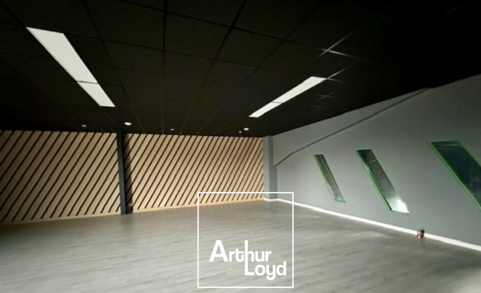 A louer Local commercial  615m² Terrasson-Lavilledieu