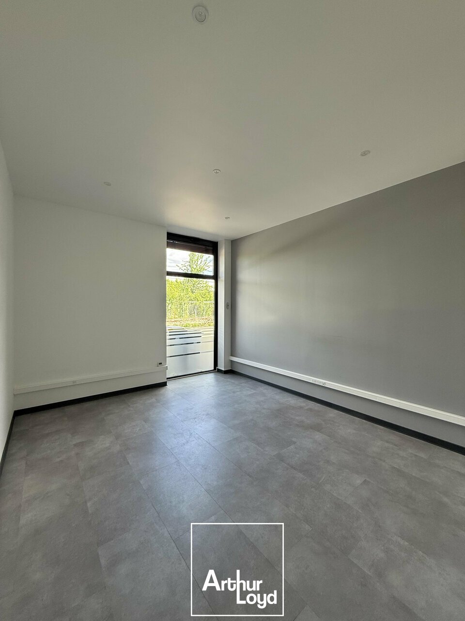 A louer Bureaux 100m² Brive-la-Gaillarde