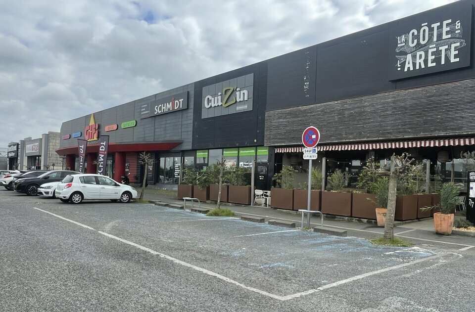 LOCAL COMMERCIAL A LOUER - VILLENAVE D'ORNON - BEGLES RIVES D'ARCINS
