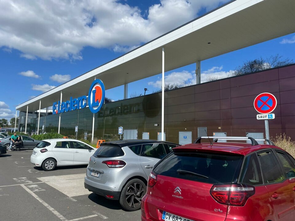 LOCAL COMMERCIAL E.LECLERC LE PIAN MEDOC