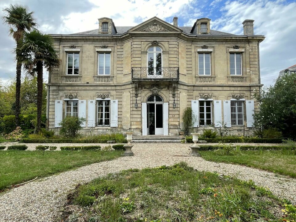 BUREAUX DE PRESTIGE A VENDRE LE BOUSCAT - JARDIN PARKING