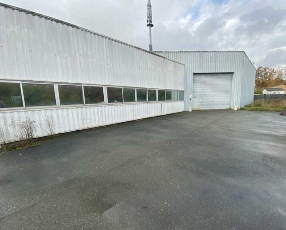 A louer Locaux d'activité 450m² Carbon-Blanc