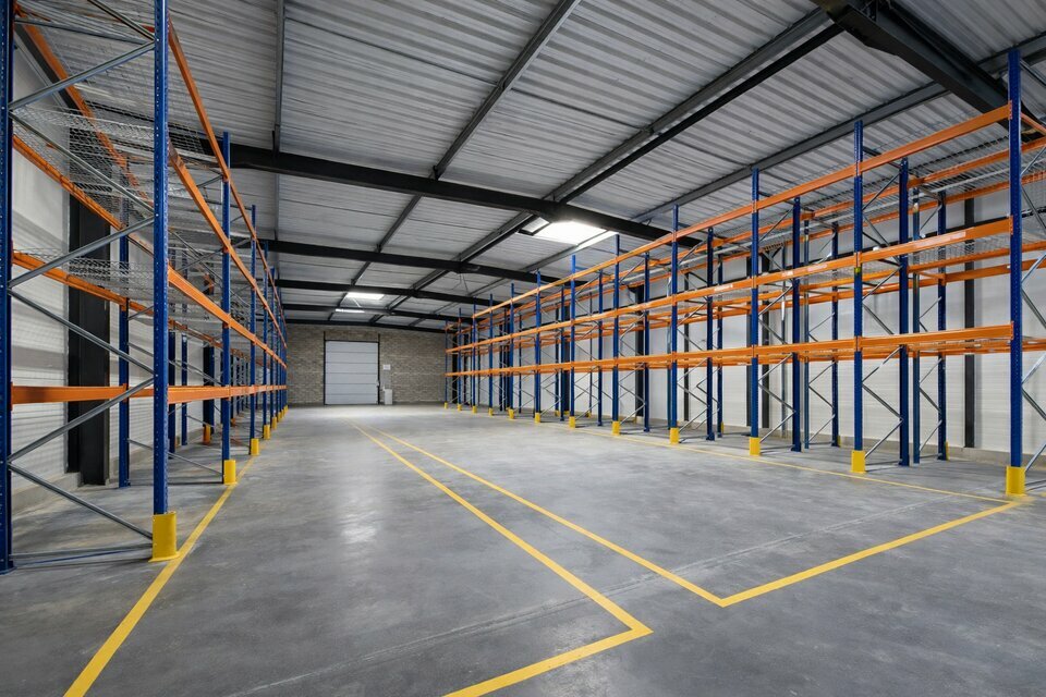 LOCAL D'ACTIVITÉS ETAT NEUF 1010 M²  ZONE PORTUAIRE DE BASSENS