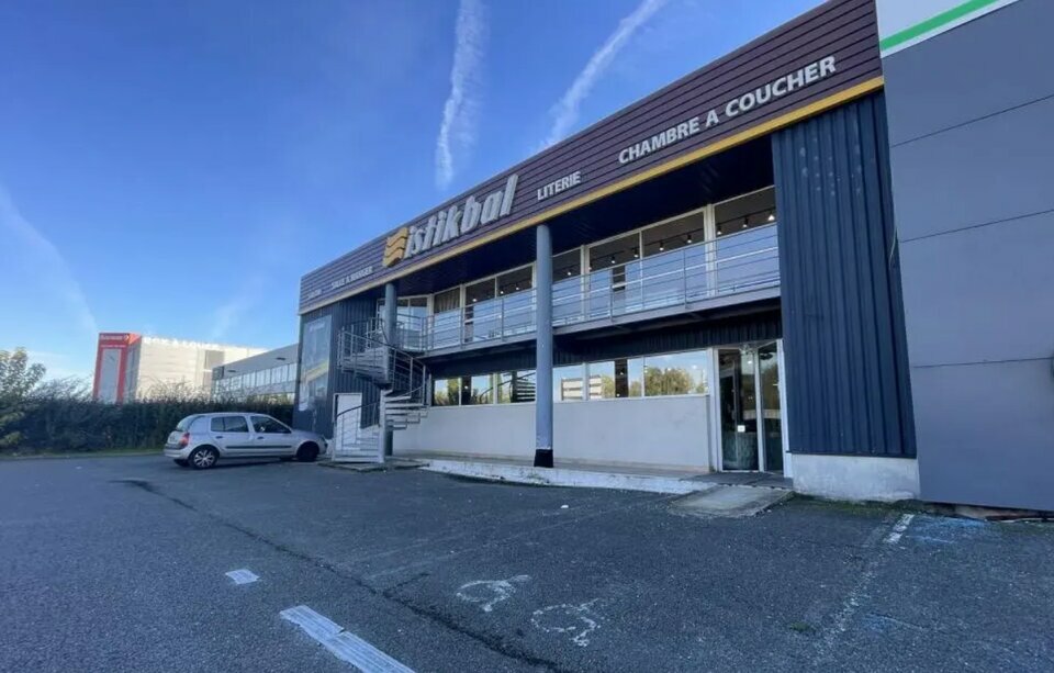 Local Commercial à louer - Bordeaux (33300) - 900 m² - 5 625 €/mois
