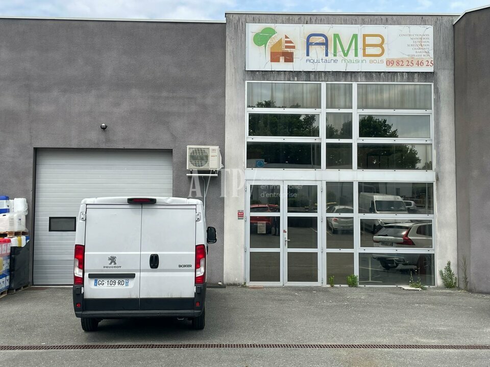 LOCAL MIXTE D'ACTIVITE ET DE BUREAU EYSINES SORTIE 9