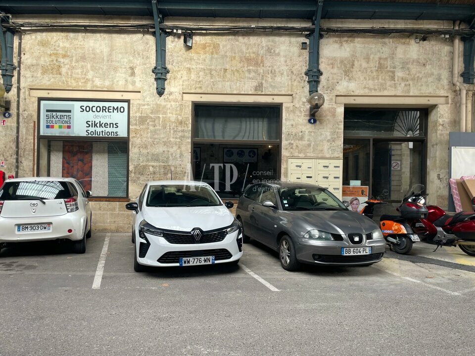 A louer Local commercial  736m² Bordeaux