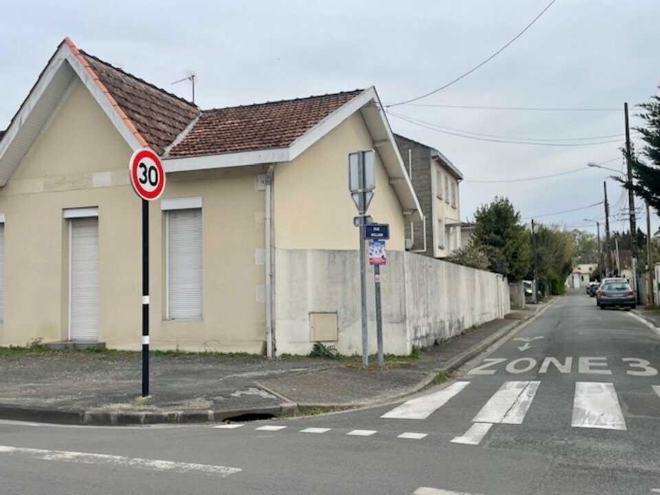 A vendre Local commercial  180m² Pessac