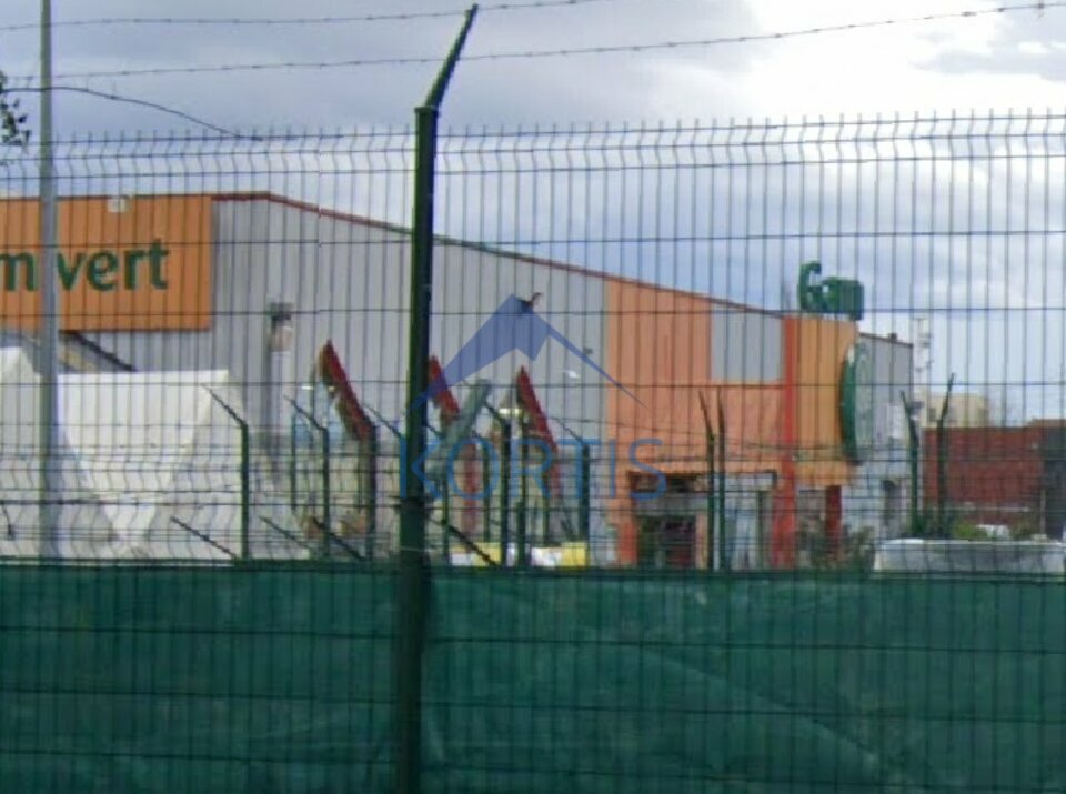 À LOUER  LOCAL COMMERCIAL / ACTIVITÉS  SAINT-PRIEST (69)