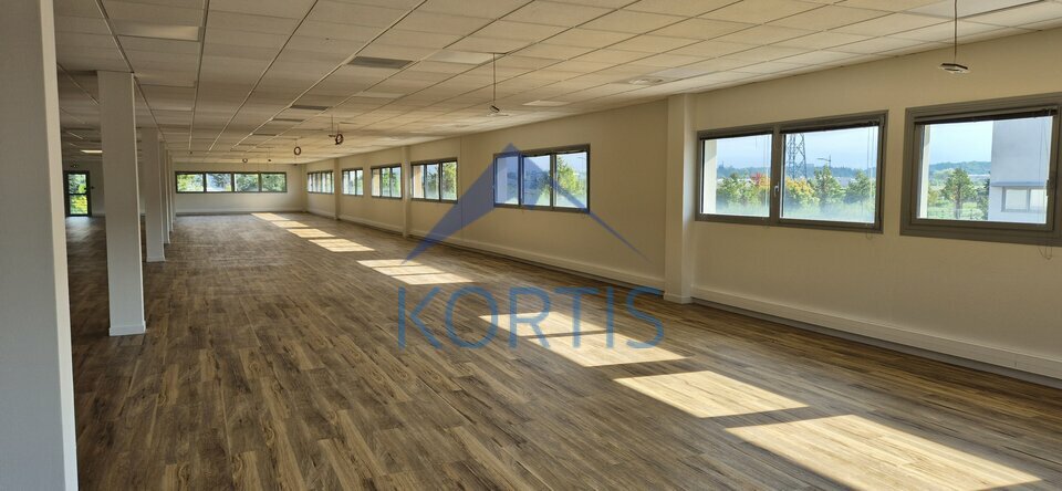 Locaux mixtes activités-bureaux de 364 à 1 631 m² à Saint-Priest