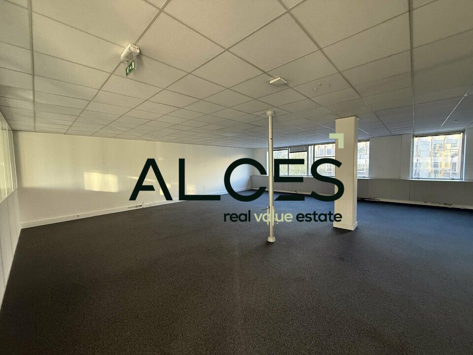 BUREAUX À LOUER RAVEZIES