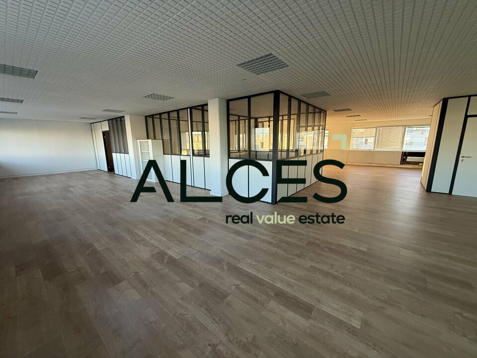 BUREAUX À LOUER RAVEZIES