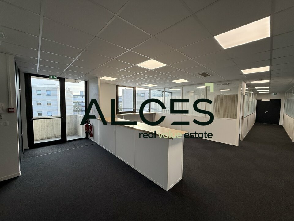 BUREAUX À LOUER RAVEZIES