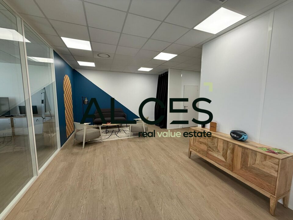 BUREAUX À VENDRE JARDIN PUBLIC